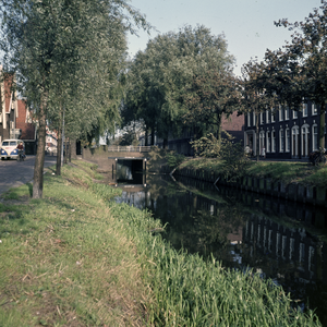 859597 Gezicht op het Zwarte Water te Utrecht, langs de Willem Arntszkade (links) en de Zaagmolenkade (rechts).